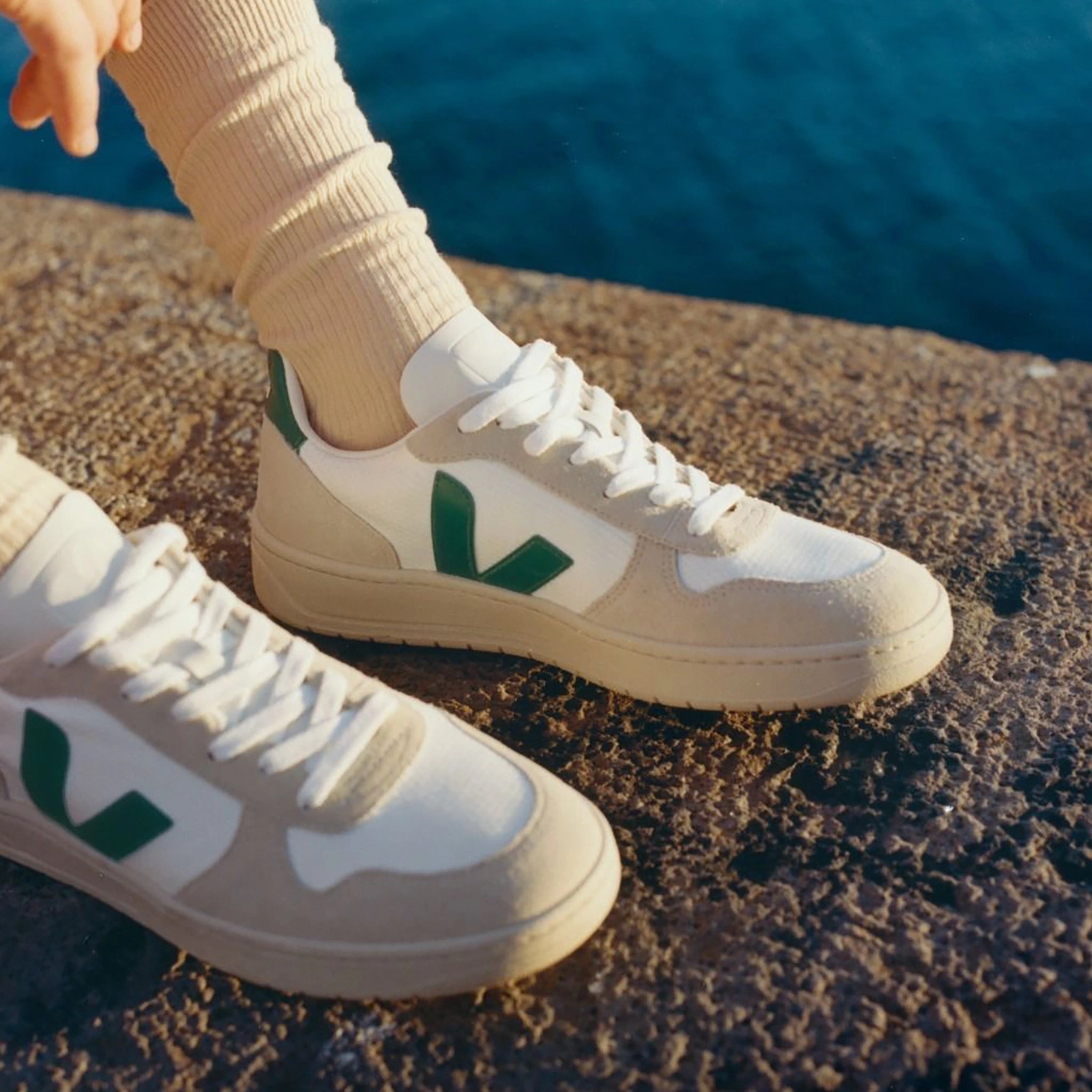 Veja V-10 B-Mesh Trainer - White / Brittany - Burrows and Hare